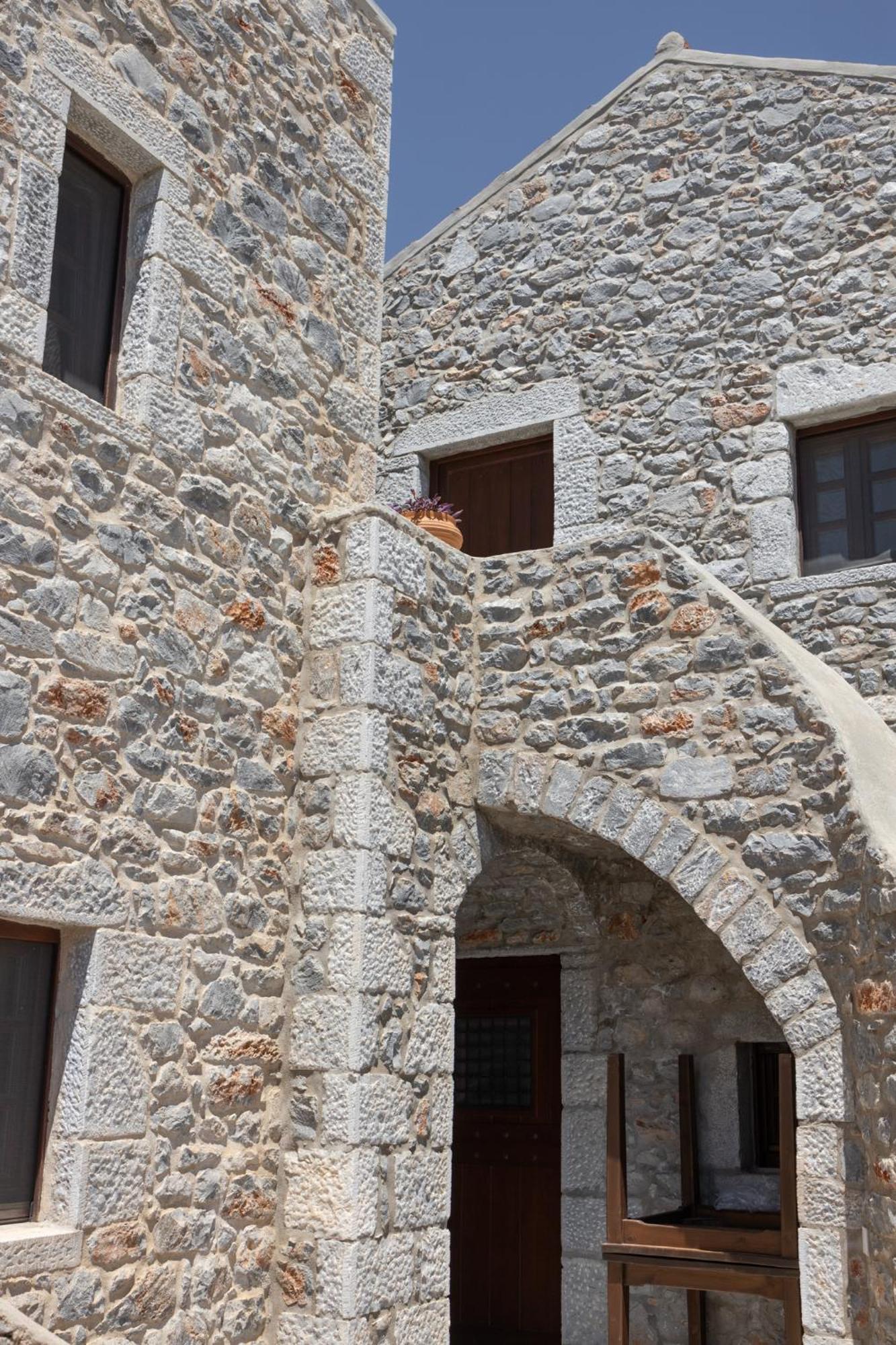 Petritis Guesthouse Oitylo Exterior foto