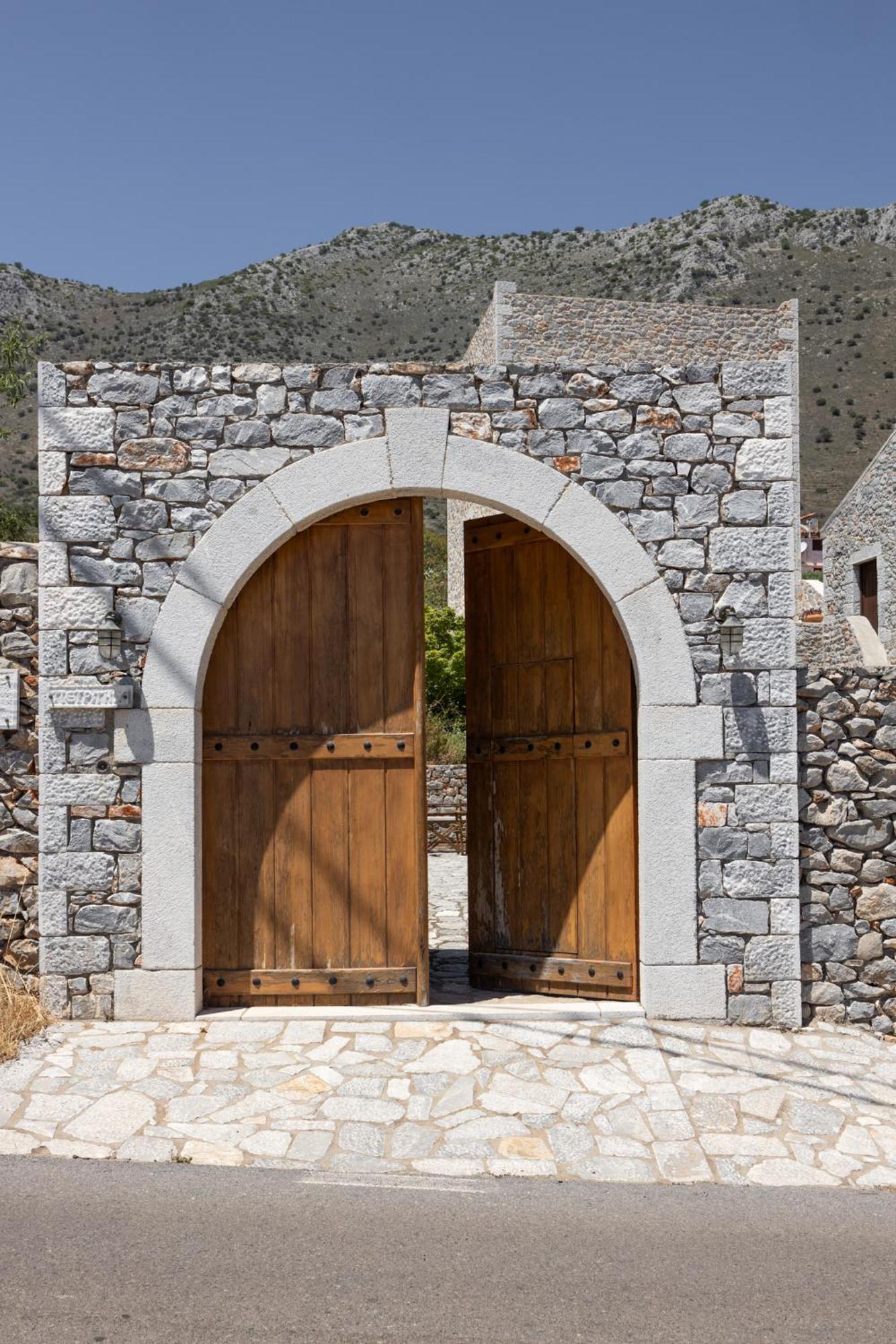 Petritis Guesthouse Oitylo Exterior foto